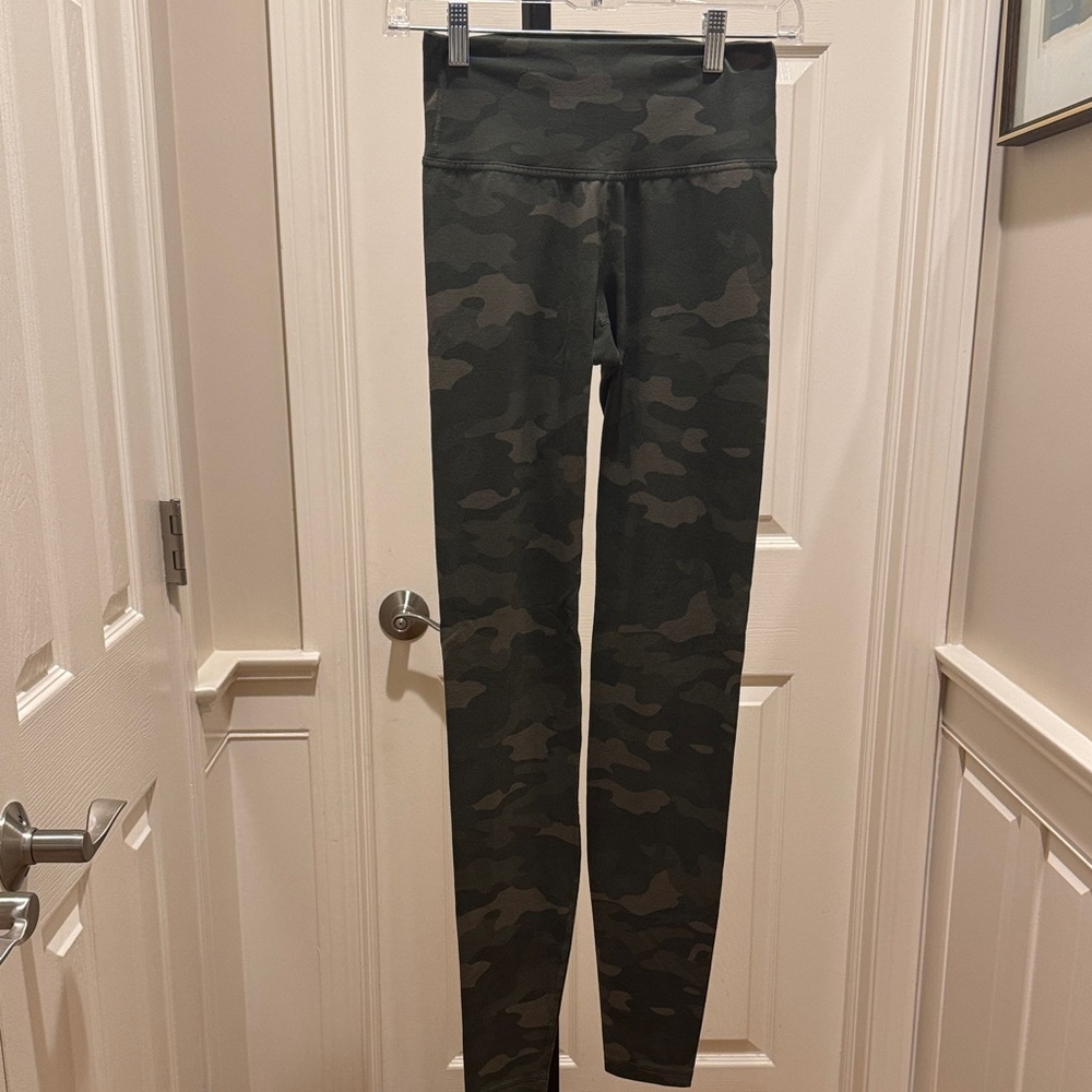 Old Navy Camouflage Leggings - Black and Green